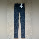 NWT Wonderly Black & Gray Zebra Print Slimming Comfort Leggings - Size L — photo 2