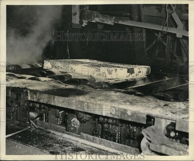 1942 Press Photo Steel ingots ready for rolling into ship plates at a mill