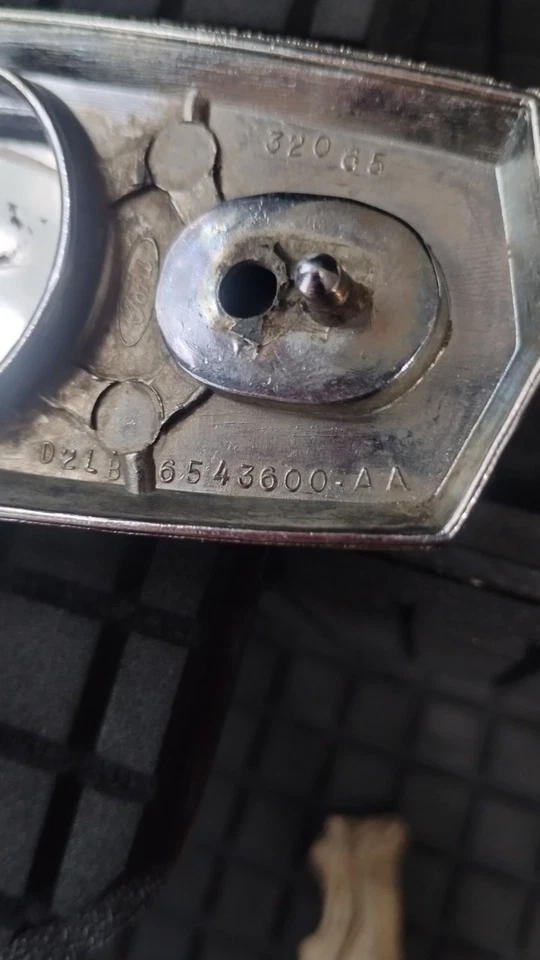 Lincoln Mark Continental 1972-1979 bloqueo maletero aleta adorno deslizante emblema OEM Foto 4 de 4