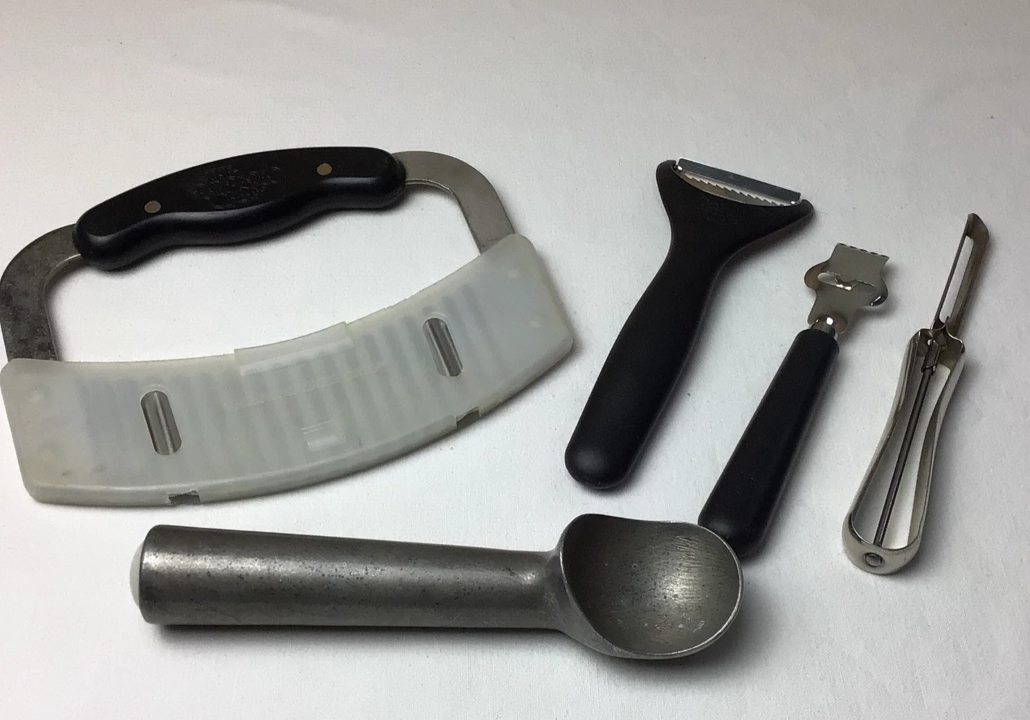 Lot of 5 Pampered Chef Kitchen Tools Gadgets peelers ridged cutter scoop zester