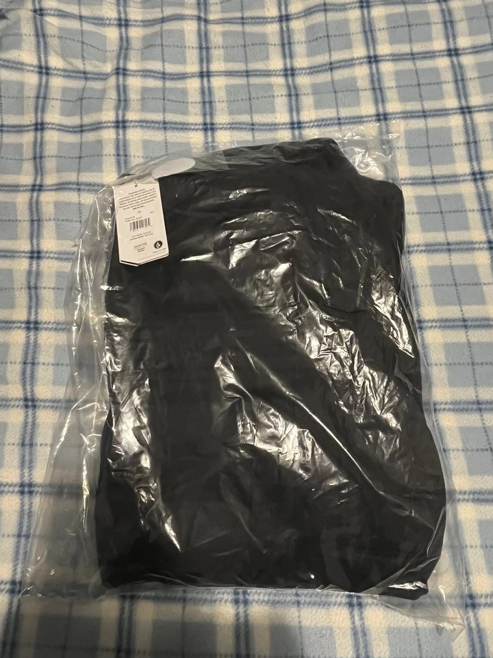 Womens Volcom Fawn  Insulated Jacket Black -women’s XS - Image 4 of 4