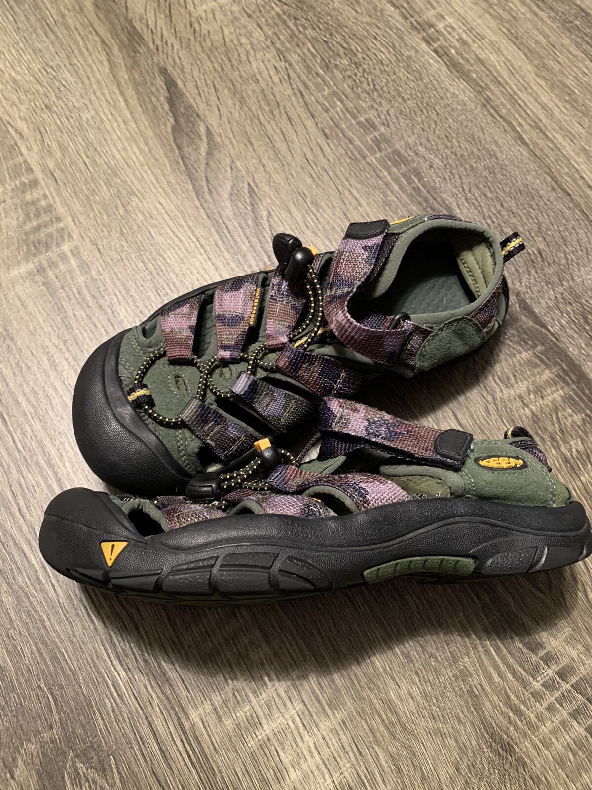 Sandali sportivi Keen Newport H2 impermeabili da trekking taglia 4 verdi mimetici usati