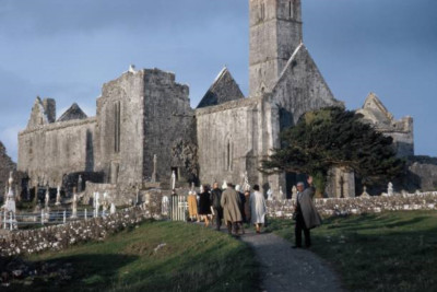 Quin Abbey am 1. Oktober, NESR Ennis, Irland 1963 4x6 Foto