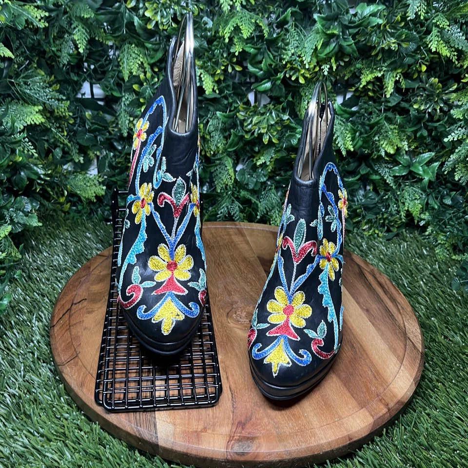 SCARLET Bootie Women 40 US 9 Black Ankle Shoe Hand Made Embroidered Floral  1980 - Image 2 of 4