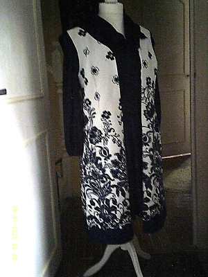 RObe ou sur.robe à terminer. Couture, tissus exceptionnel. - Photo 1/4