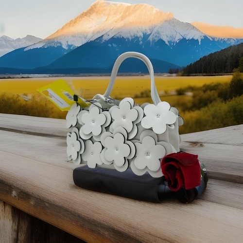 AUTH NWT Marc Jacobs The Mini Dual 3D Daisy Appliqué Leather Top Handle Bag - Picture 4 of 17