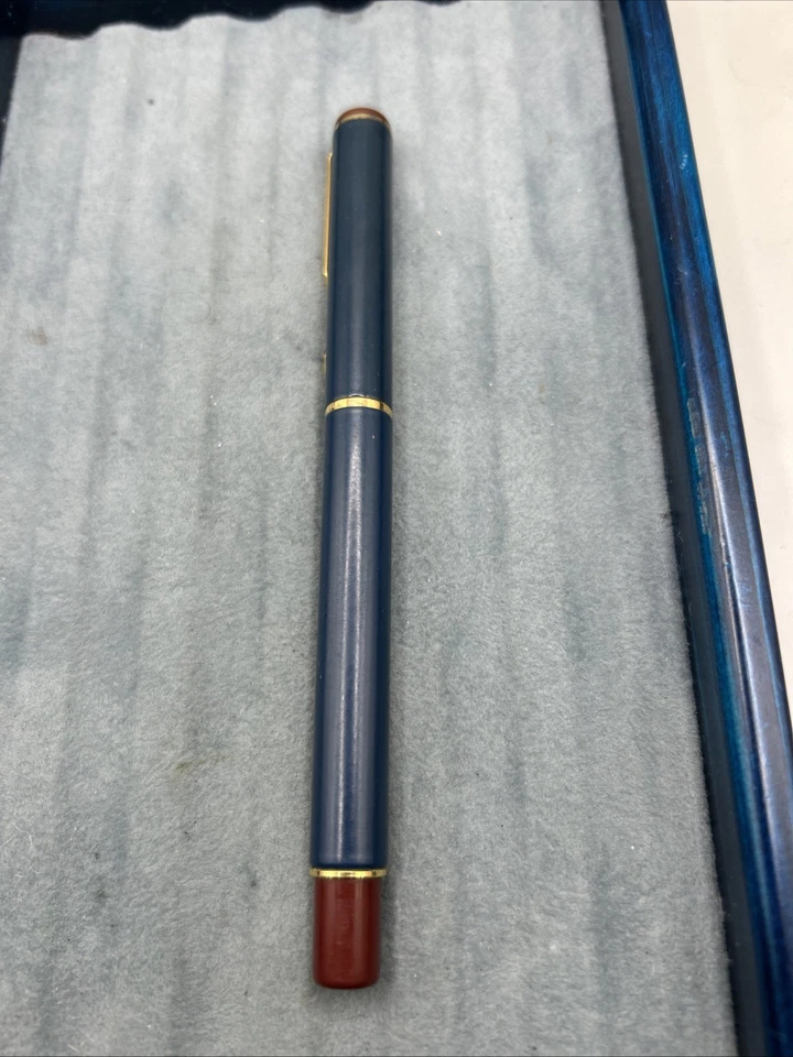 Vintage Parker 88 Rialto Matte Navy & Burgundy GT Fountain Pen. Medium Nib - Image 3 of 4