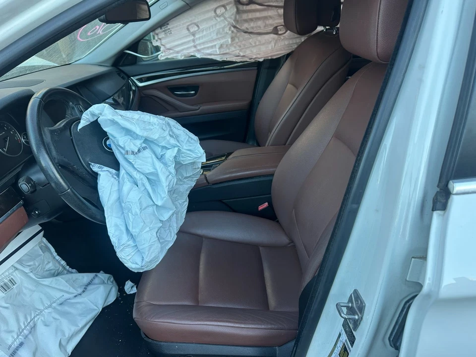 Conjunto motor = 3,0 L, 24 válvulas DOHC, 240 HP = BMW 528i 11 Foto 3 de 4