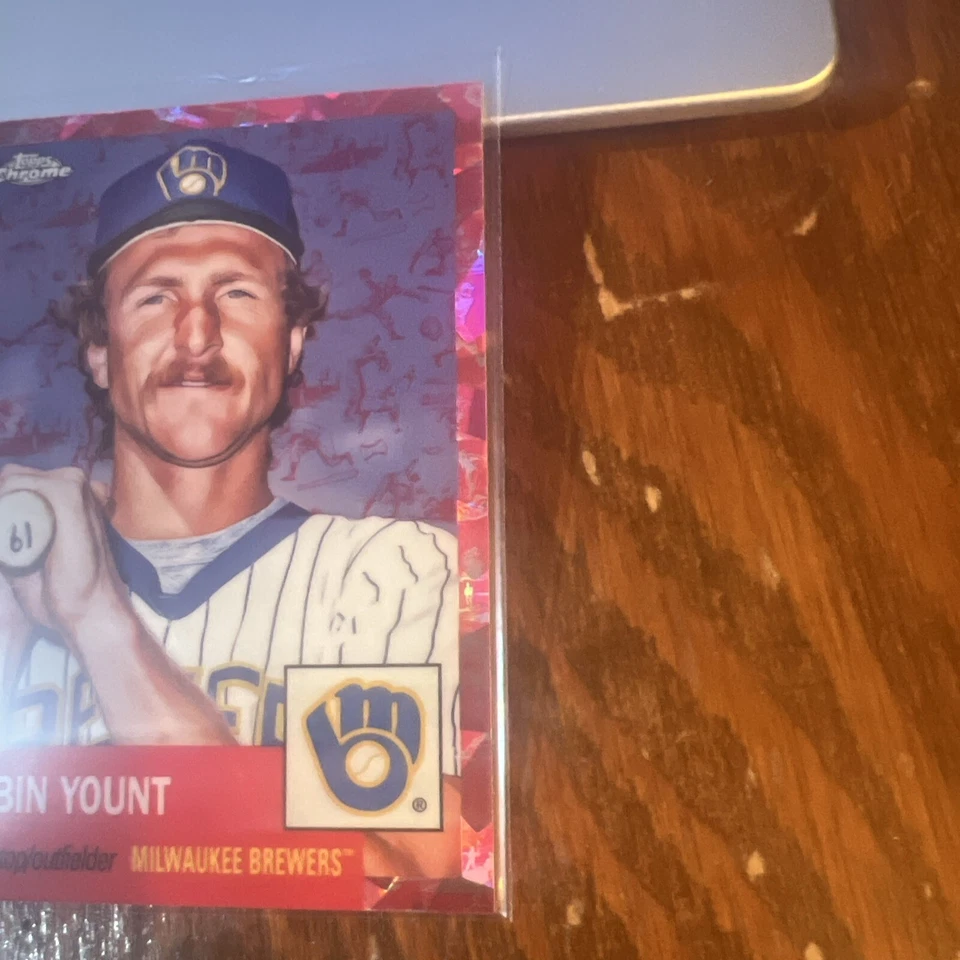 Robin Yount 2022 Topps Chrome Platinum Anniversary Fuchsia Atomic Refractor /100 - Image 2 of 4