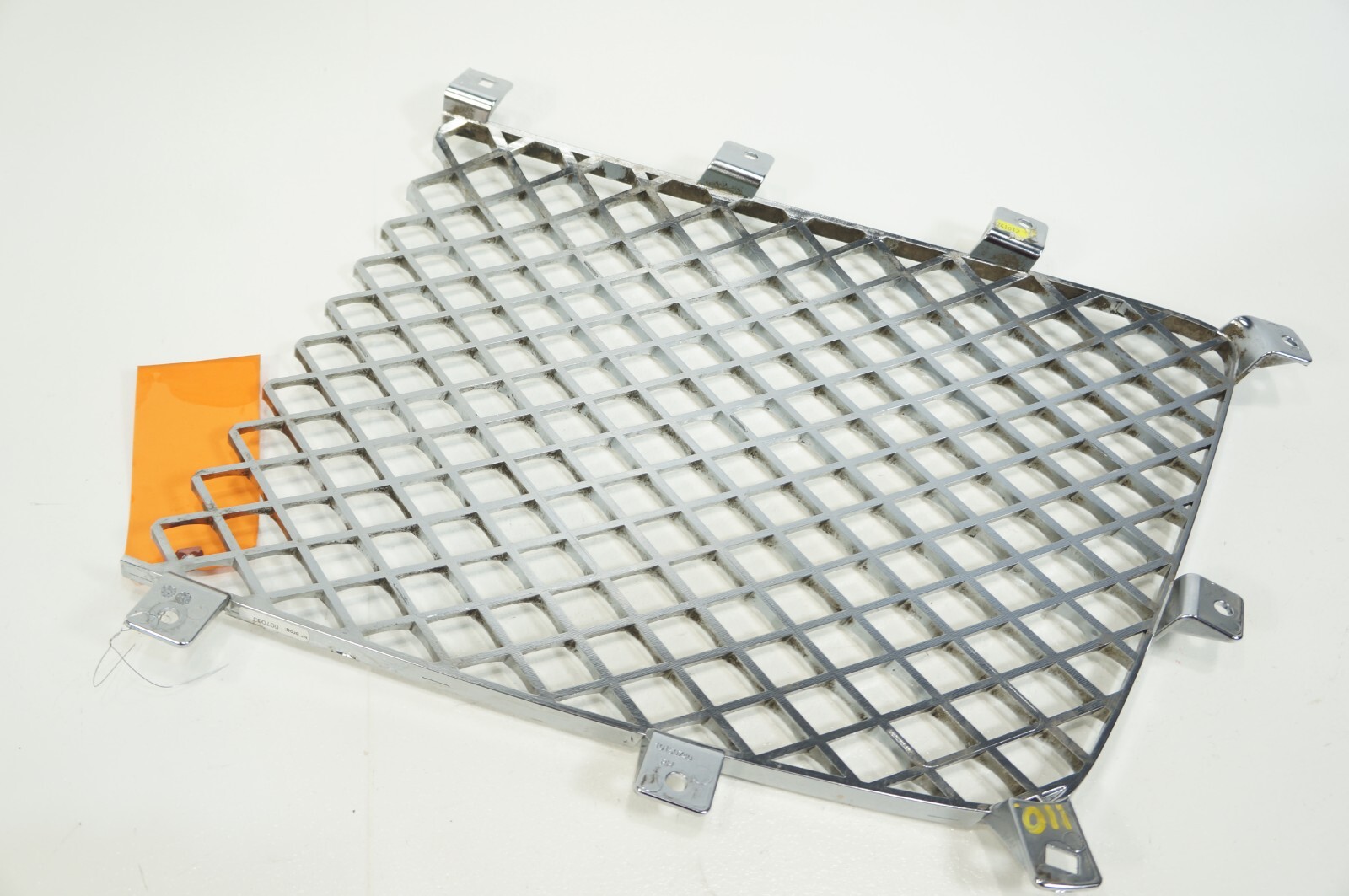 17-19 Bentley Bentayga PASSENGER RH side CHROME grille insert radiator grill OEM