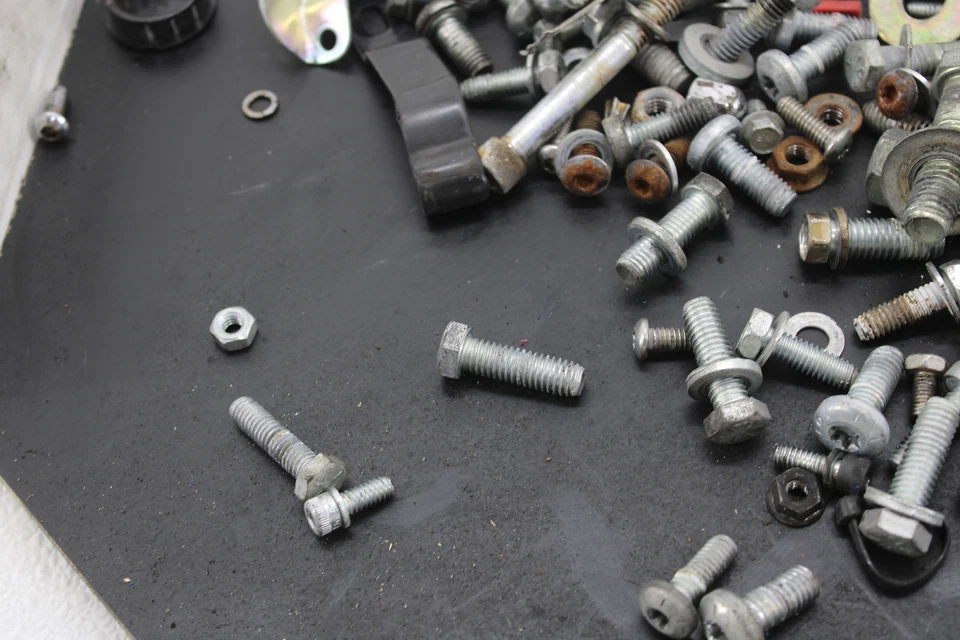 09-13 Harley Davidson Street Glide Flhx Misceláneos Tornillos Soportes Foto 2 de 4