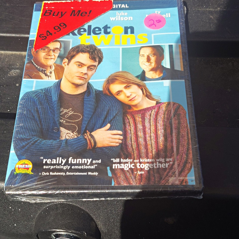 The Skeleton Twins Blu-ray Movie w/ Luke Wilson in Blu-ray Case