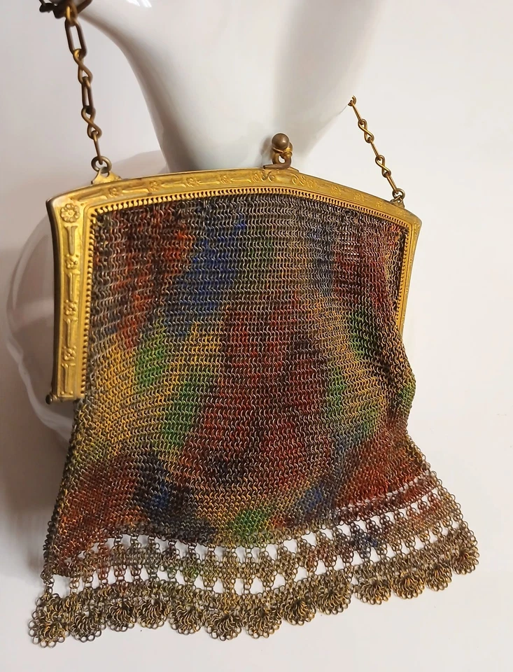 Cartera de malla WHITING y DAVIS Dresden diseño floral rojo, etiqueta de artista ¡Rara! En muy buen estado Foto 3 de 4