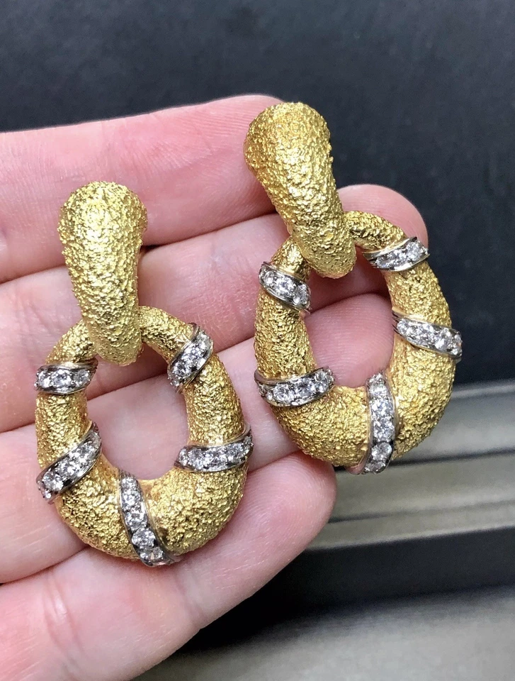 Pendientes llamadores vintage de platino de 18 quilates con diamantes Van Cleef & Arpels VCA Foto 2 de 4