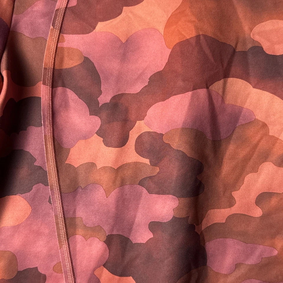 Camiseta corta para mujer Athleta mediana camuflada Foto 2 de 4