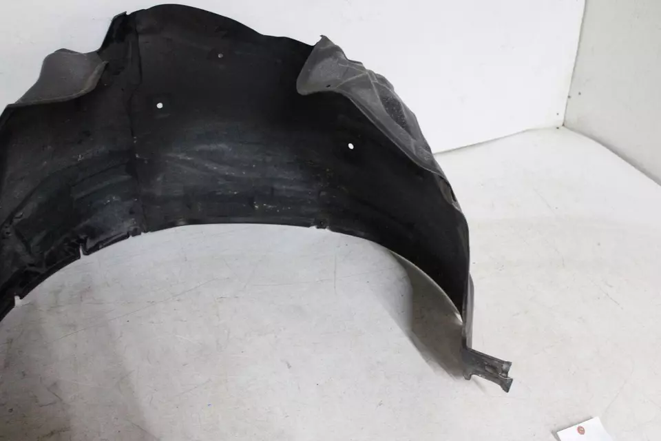 Guardabarros interior Nissan Armada 2017-2023 forro lado del pasajero Foto 2 de 4
