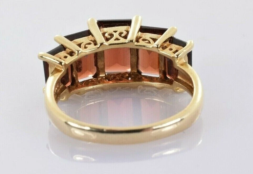 Anillo de plata enchapado en oro amarillo de cinco piedras granate natural de 5,60 quilates A485 Foto 4 de 4