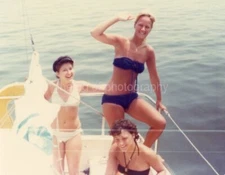 AS THEY WERE IN SUMMER Vintage FOUND PHOTO Black And White Snapshot 31 LA 84 X