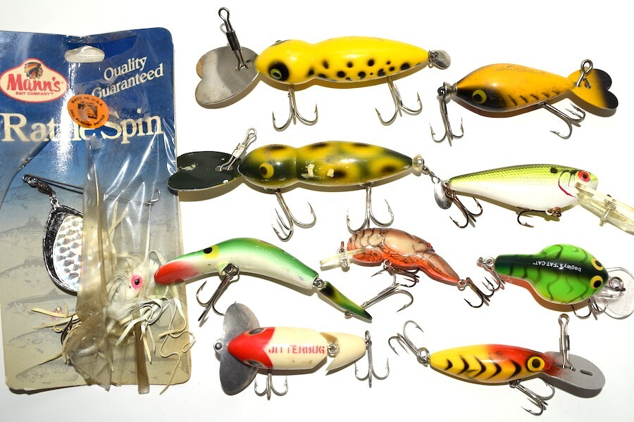 Lot of CRANKBAIT FISHING LURES Including Bagley's Fat Cat, Cordell Shad