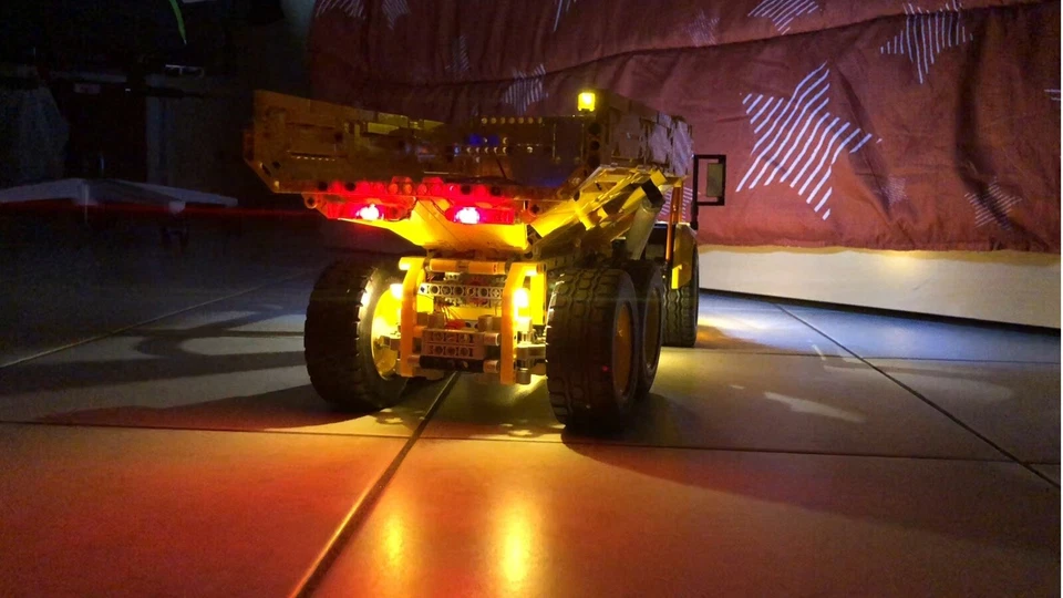 LEGO Technic 42114 6x6 Volvo Articulated Hauler, foto 2 di 4