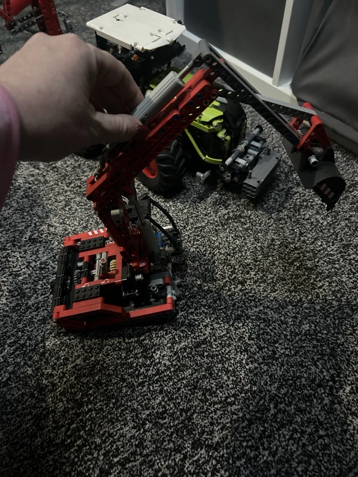 LEGO Technic 8294 Excavator, photo 2 of 2