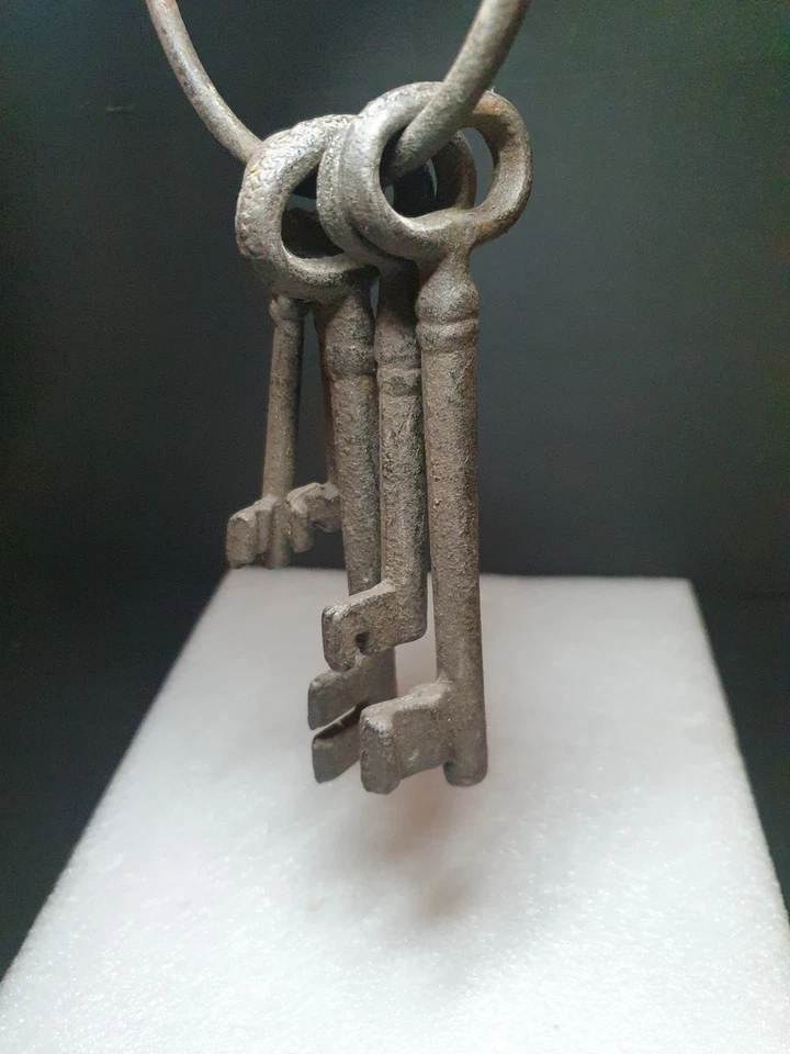 Vintage Large Jailers Skeleton Iron Keys Home Garden Wall Hanging Or Film Prop - Image 2 of 4