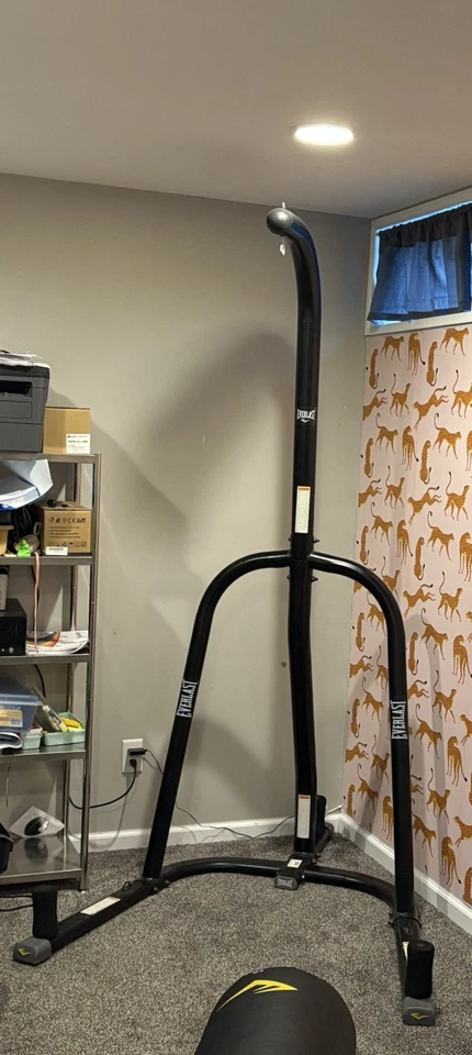 Everlast Boxing Bag 100 Pounds With Stand. - Image 3 of 4