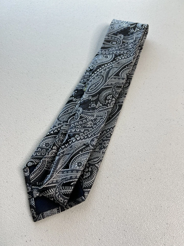 Corbata de Diseñador Barcelona Cravatte Patrón Paisley Negra y Gris Foto 4 de 4