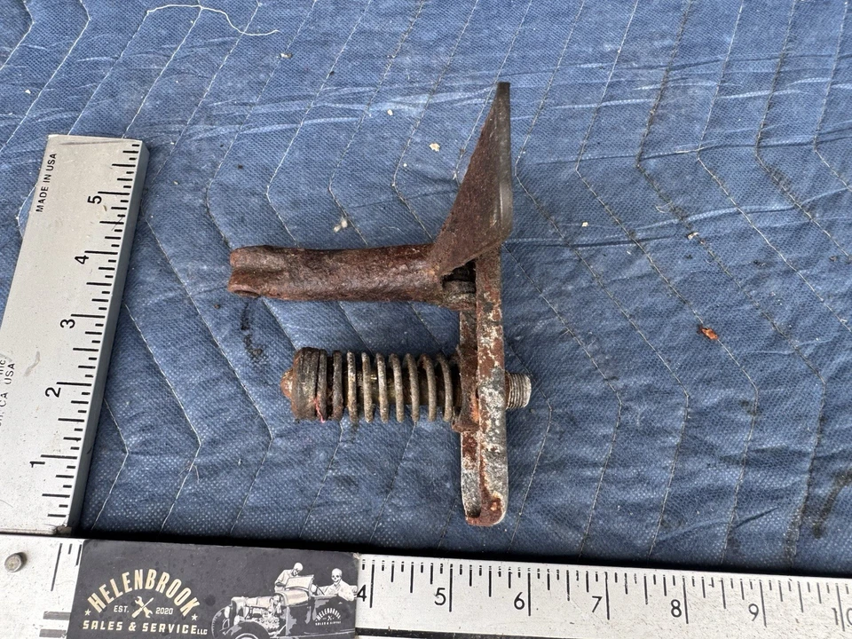 Volvo 240 244 245 1986-1993 capó delantero pestillo liberación manija captura OEM #4919E Foto 3 de 4