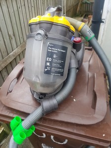 Dyson Dc19t2 No Bags Required For All Types Of Floor Ebay