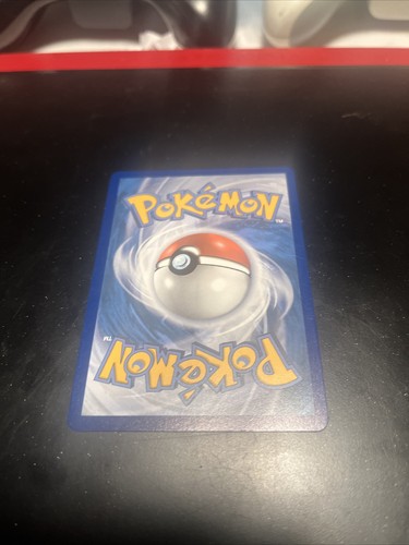 Wash Energy Vivid Voltage 165/185 Pokemon Trading TCG Card 2020 Regular - Picture 2 of 2