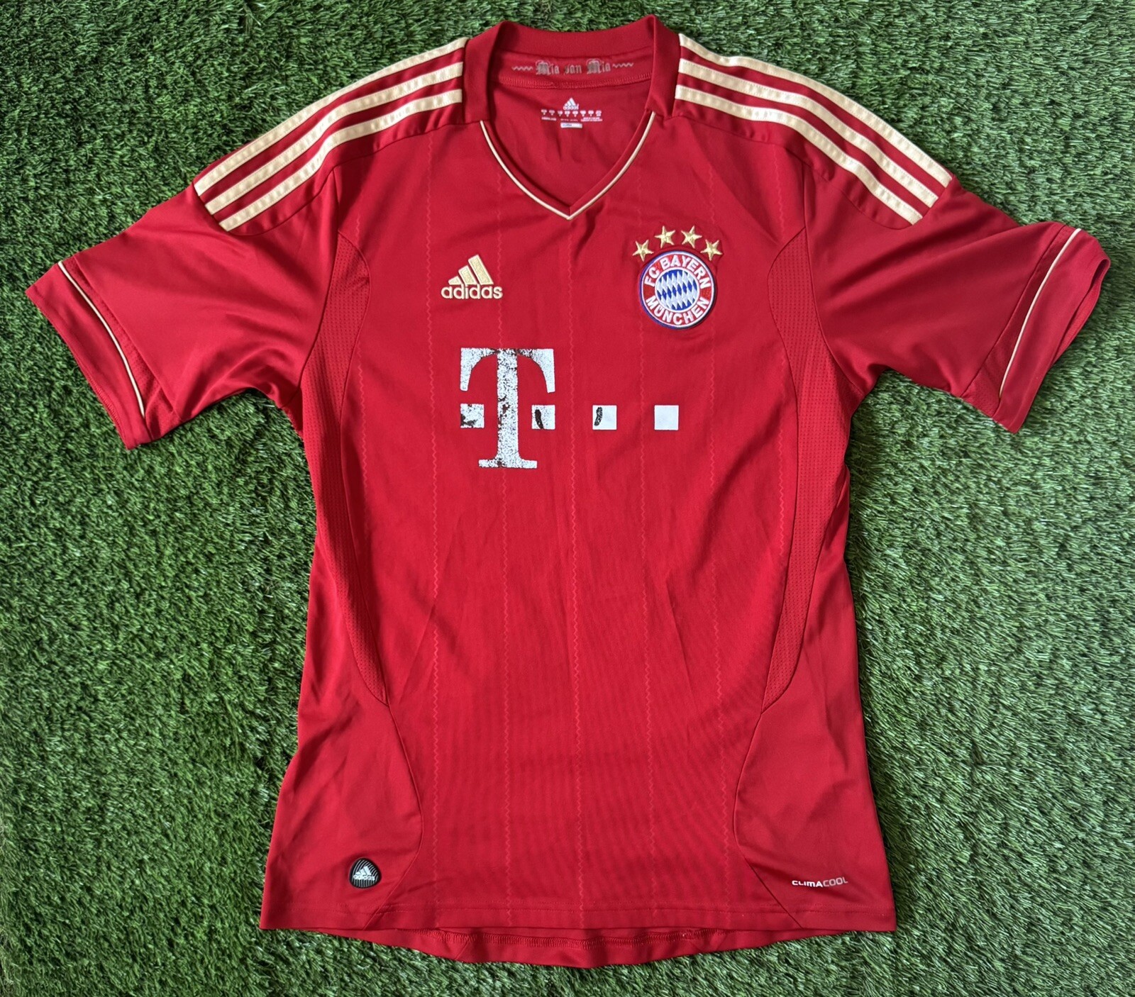FC BAYERN MUNICH VINTAGE 2012/13 ADIDAS HOME SOCCER JERSEY MENS MEDIUM