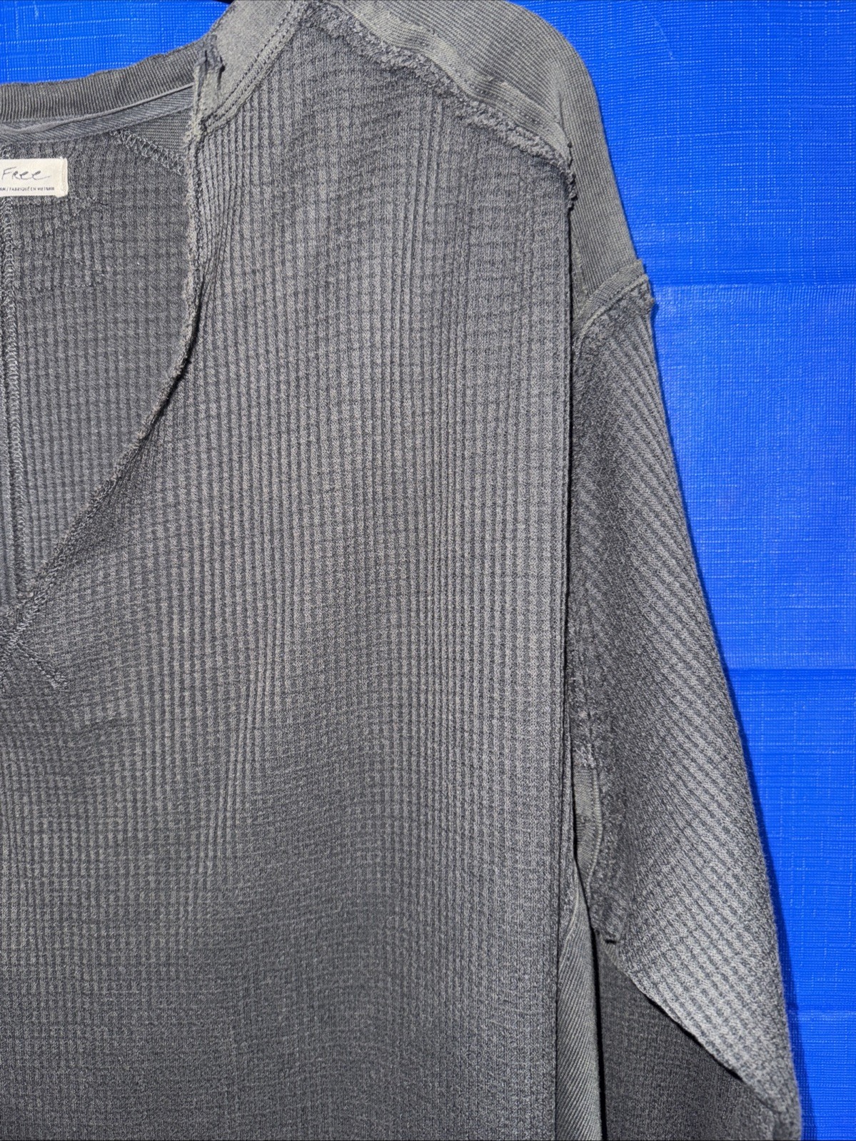 Free People We The Free Thermal Top Size Small V-Neck Waffle Knit Oversized #437