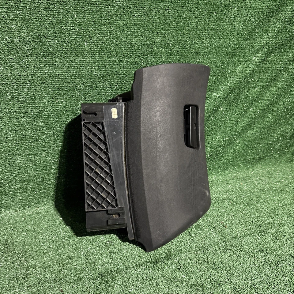 Guantera negra BMW E39 serie 5 sedán con pestillo 540i 528i530i 1997-2003 OEM Foto 2 de 4