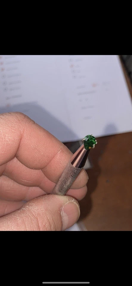 tsavorite garnet loose gemstone 1.02 Carat w/Cert. Clarity Type II Kenya - Image 2 of 4