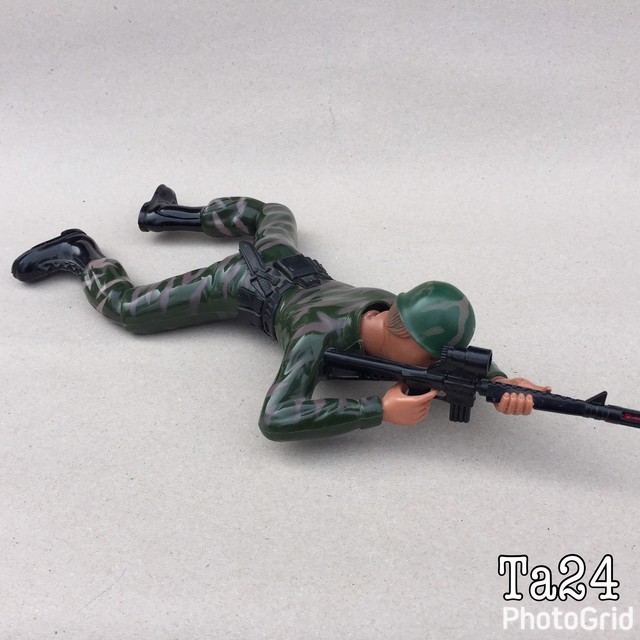crawling soldier toy