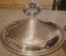 F. B. RODGERS SILVER PLATED CASSEROLE DISH WITH INSIDE PYREX DISH . 