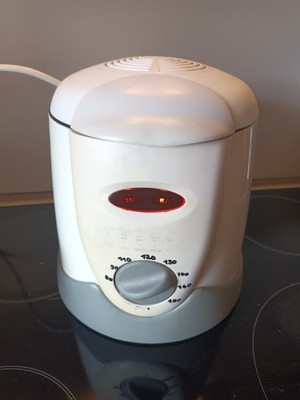 Clatronic 2 in 1 Fondue-Fritteuse FFR 2916 mit Gabeln Cool-Touch für 6 Personen