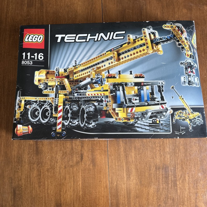 LEGO TECHNIC: Mobile Crane (8053)
