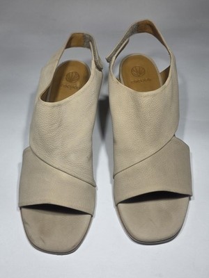Coclico Womens Size 38 US 7.5 Beige Leather Slingback Sandals Low Block Heel