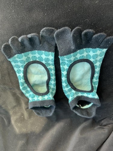 Toesox Full Toe Covering for Yoga Pilates Warm Up Stretching Lounging Size MED.