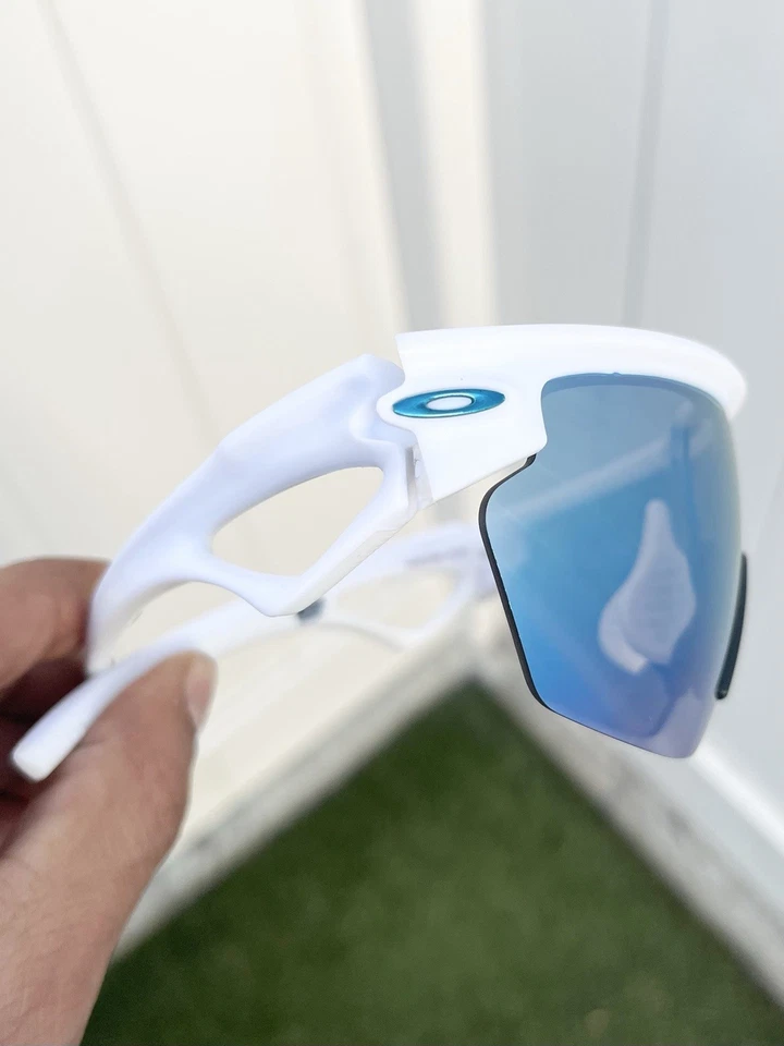 NUEVO CON ETIQUETAS Oakley Sphaera OO9403 9403 Blanco Azul Hielo Prizm Estuche Incluido OSFA Foto 3 de 4