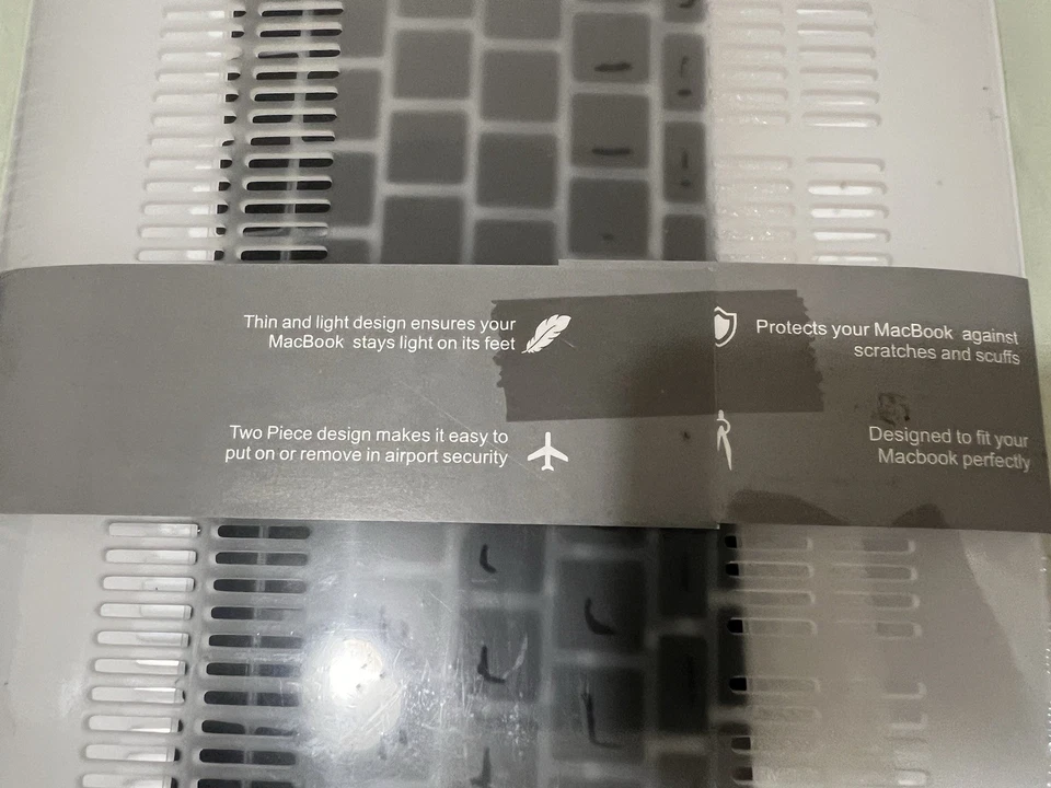 Funda rígida de plástico + revestimiento de teclado para MacBook Pro 13" A2251/A2289 Foto 4 de 4