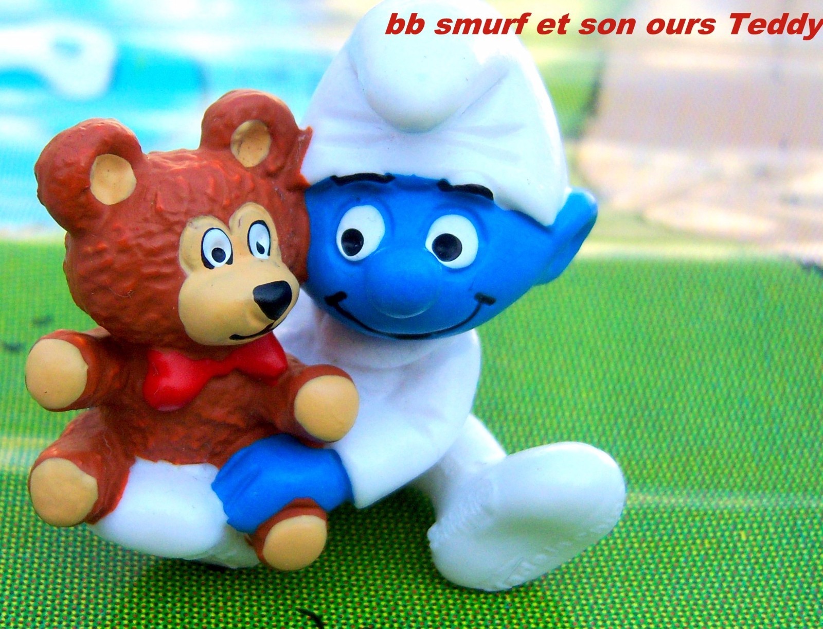 20205: Bébé schtroumpf avec ours en peluche - couleurs mates - Schleich