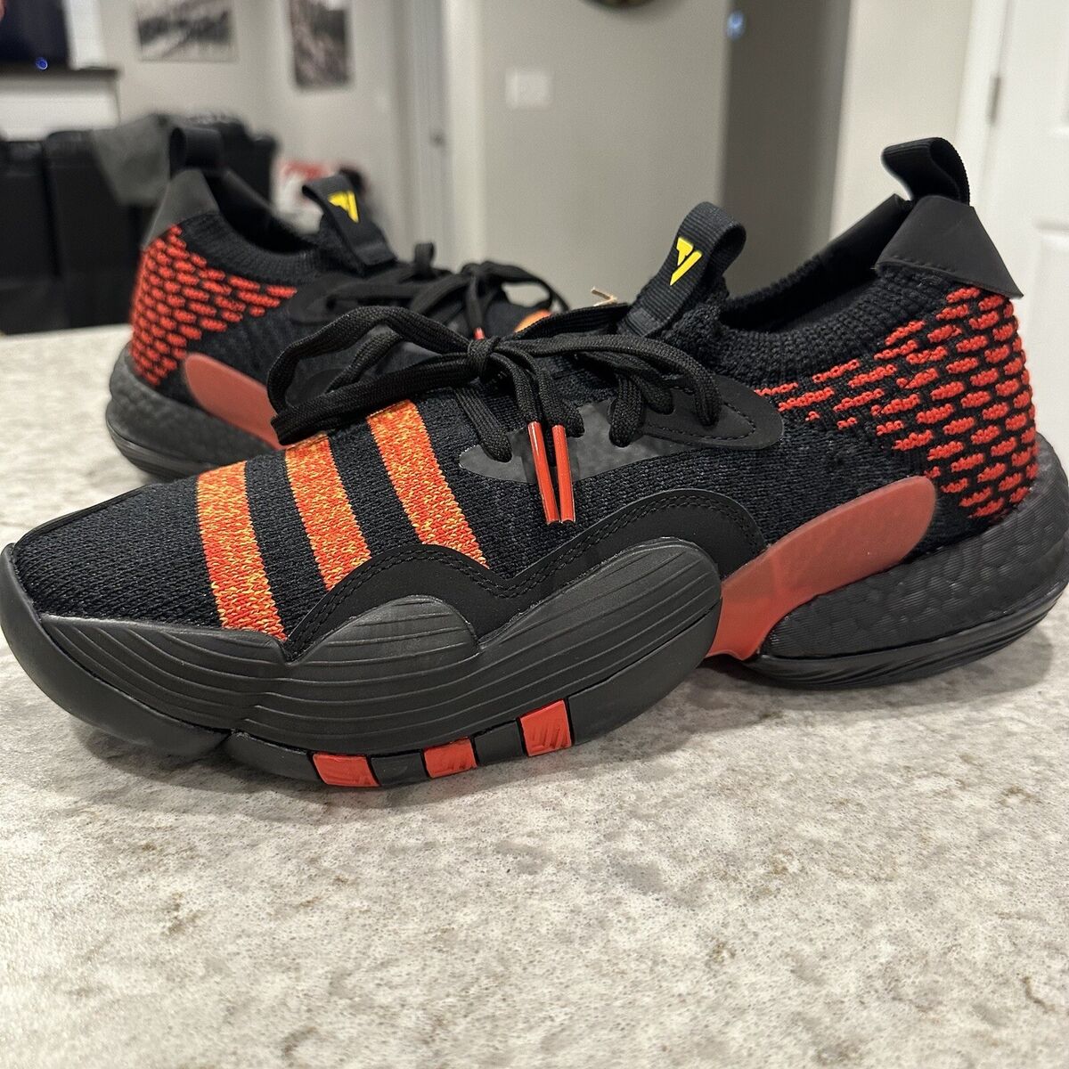 Size 10 - adidas Trae Young 2 Low Hawks Black / Red Size 10 - adidas Trae Young 2 Low Hawks Black / Red