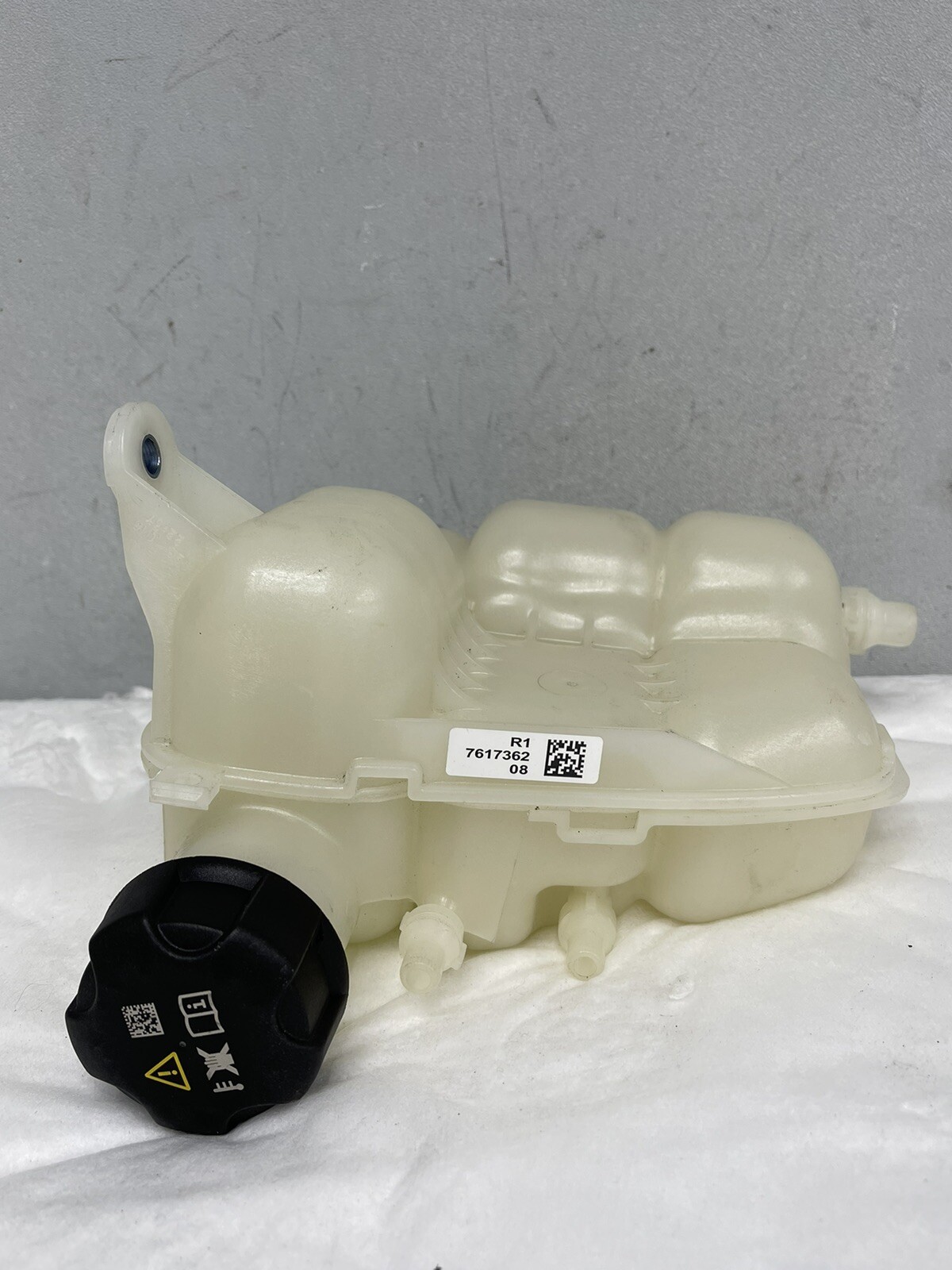 BMW 1 SERIES F40 2022 COOLANT BOTTLE EXPANSION TANK 7617362 /