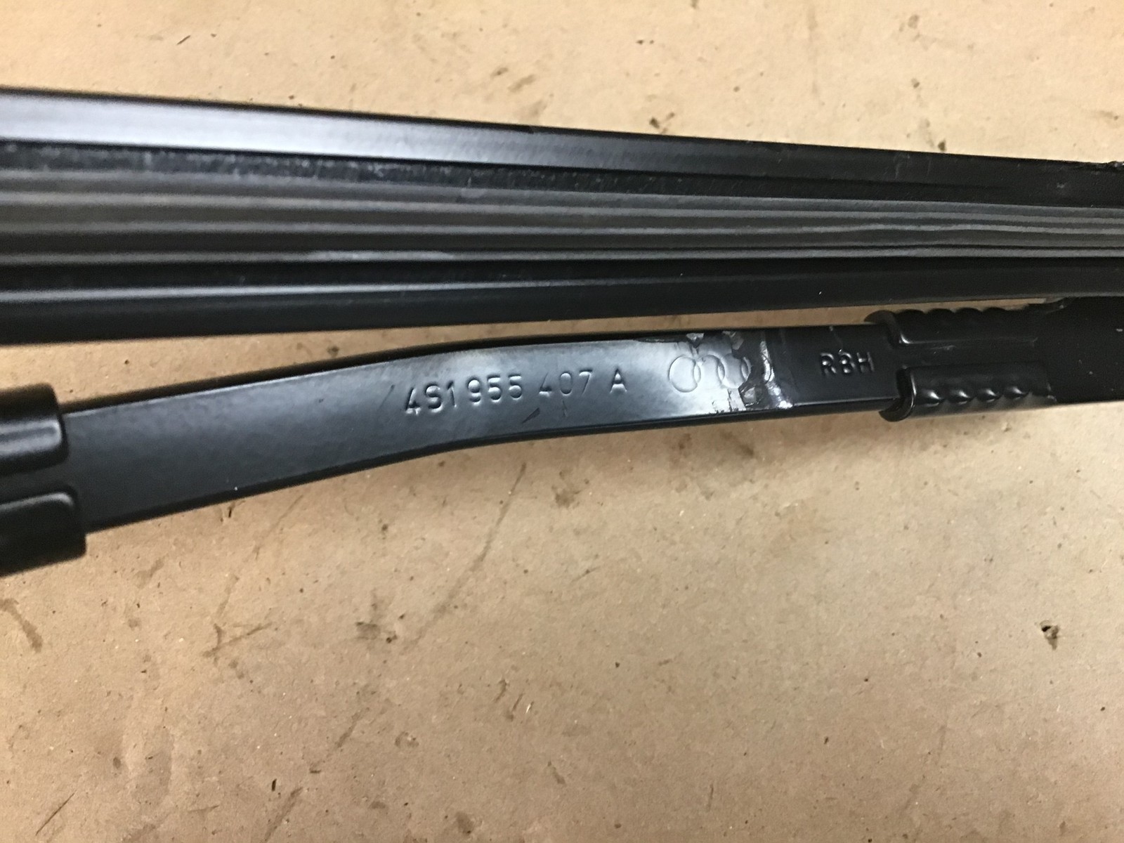 Audi R8 2022 Front Left Driver Windshield Wiper Arm 18-23 ; :O