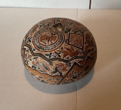Hand Carved Decorative Gourd Box With Lid Peruvian Folk Art 2 1/2 Inches
