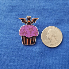 Prendedor Disney Haunted Mansion CHASER Cupcake Hidden Mickey 2025 Disneyland Wave B