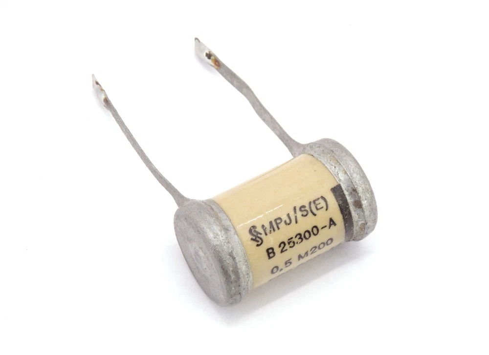 10 Condensateurs SIEMENS MKT 0.047uF 250V Radial - 47nF ±10% - Pour Montage PCB - Neufs En Emballage